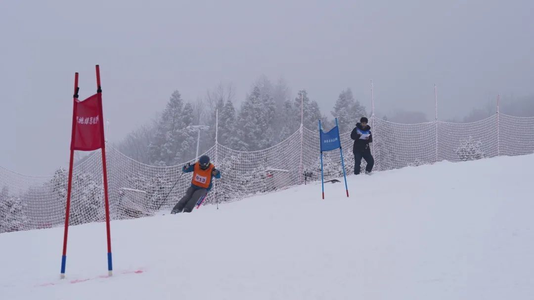 “雪”气方刚 大众冰雪公开赛在这里举行啦！